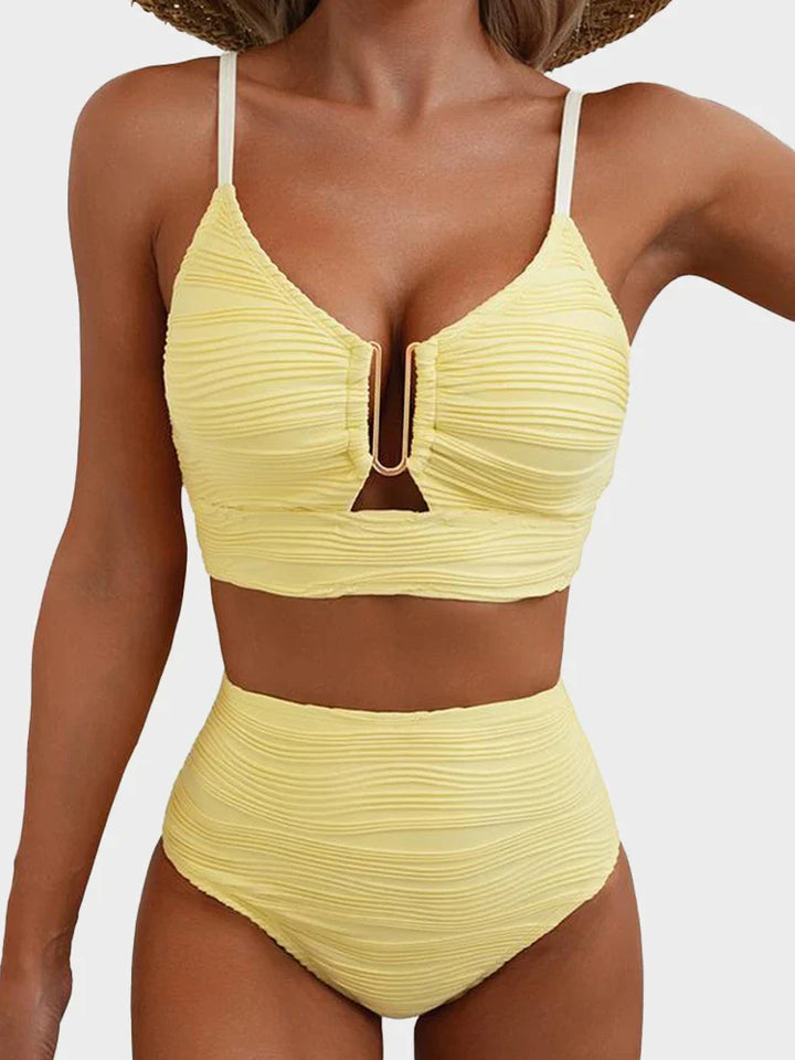 Clara | Zweiteiliger Bikini mit U-Bügel und Cut-Out