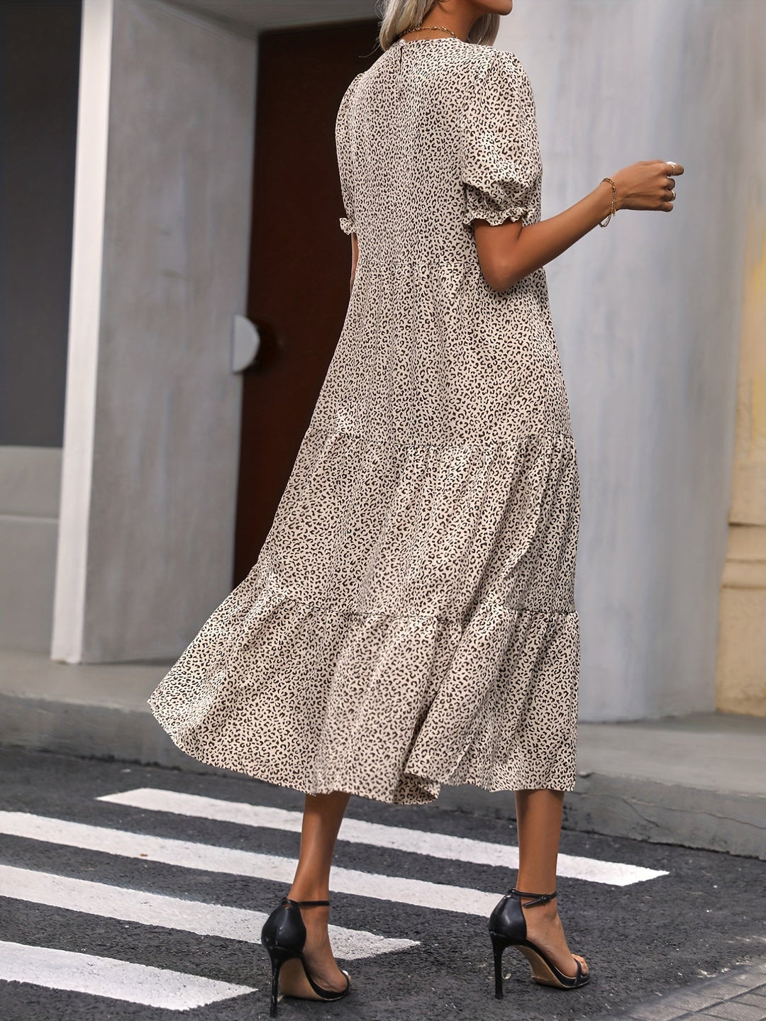 Adelina | Kleid mit puffärmel und Stufen