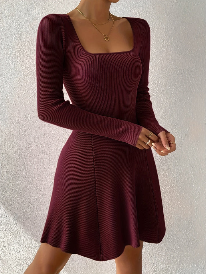 Nova | Kleid mit eckigem Ausschnitt und weitem Rock
