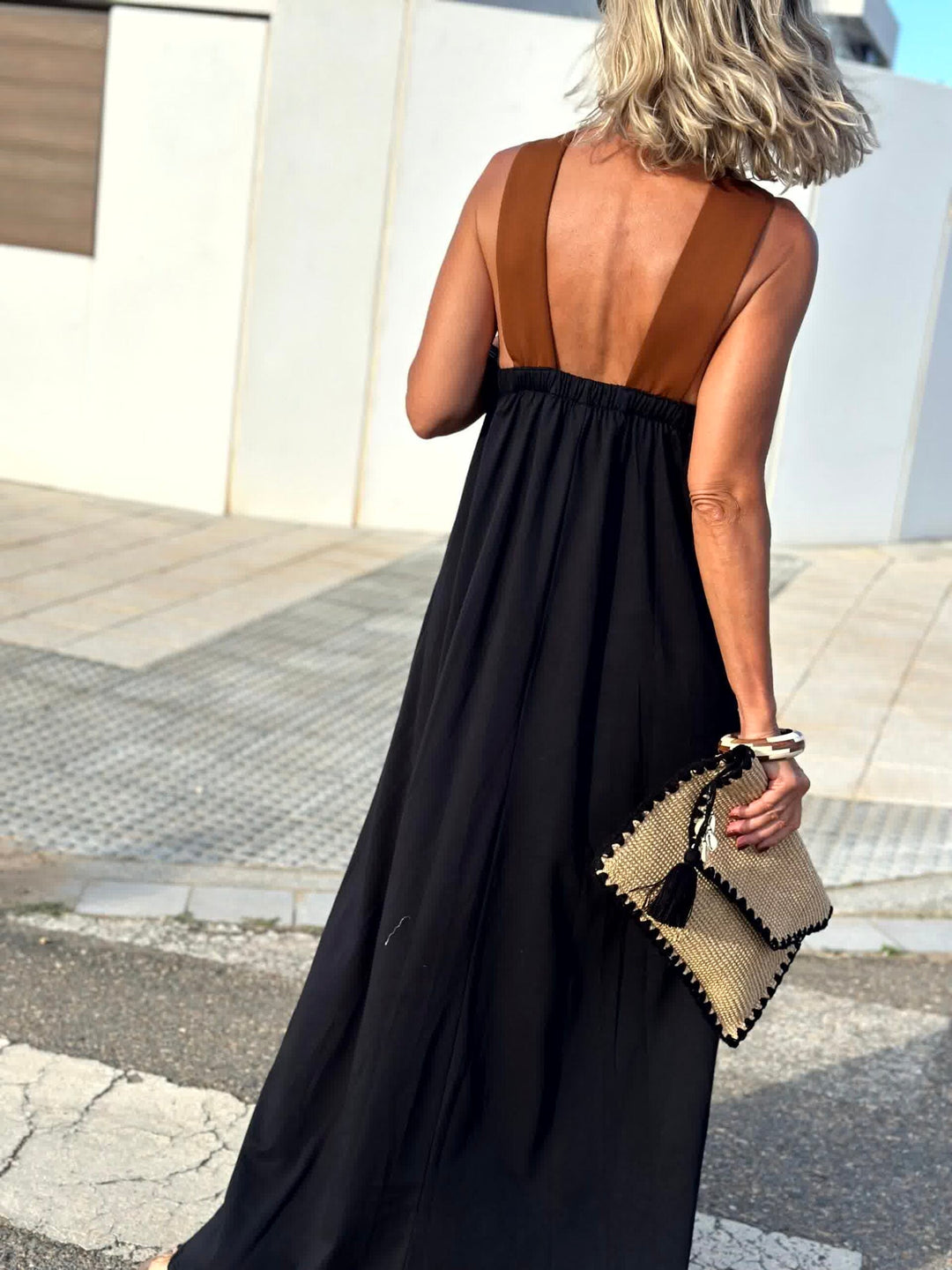 Sienna | Elegantes Kleid mit offenem Rücken und modischem Neckholder-Kragen