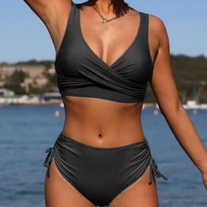Sarena | Dein bauchformendes Bikini-Set mit stilvollem V-Ausschnitt
