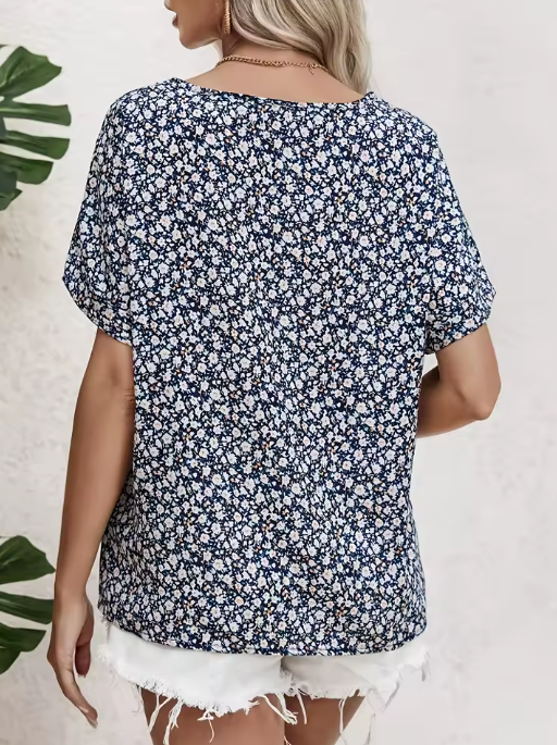 Amira | Luftige Bluse mit Blumenmuster & Holzknopf-Details